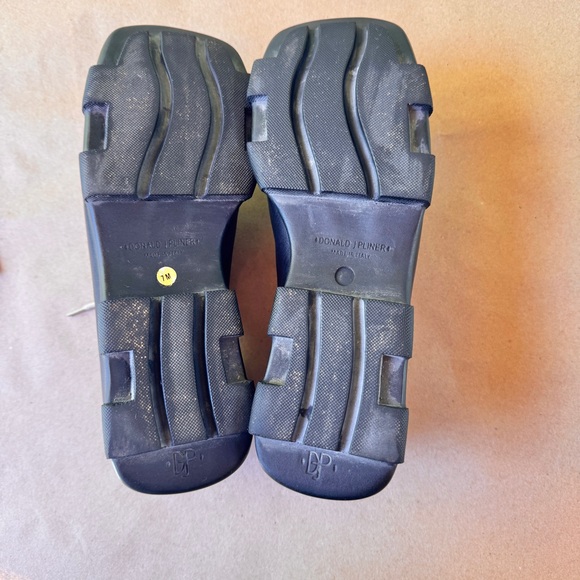 Donald Pliner Black & Cream Lug Sole Loafer size 7 - Picture 9 of 9